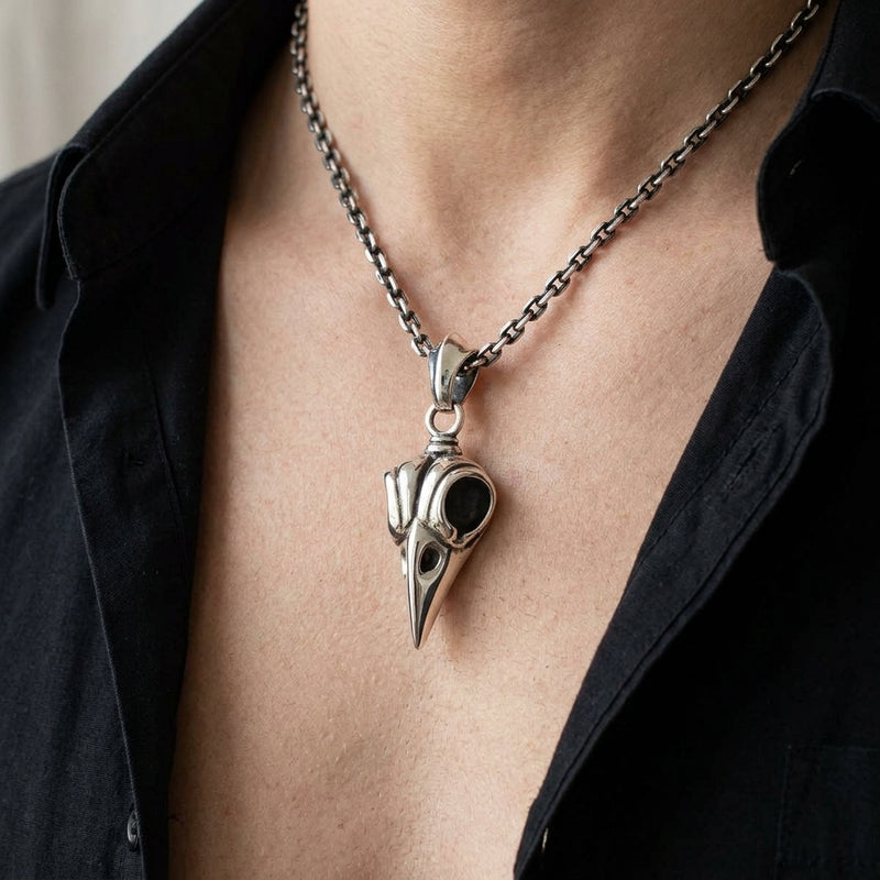 Kleiner Krähenschädel-Anhänger aus Sterlingsilber