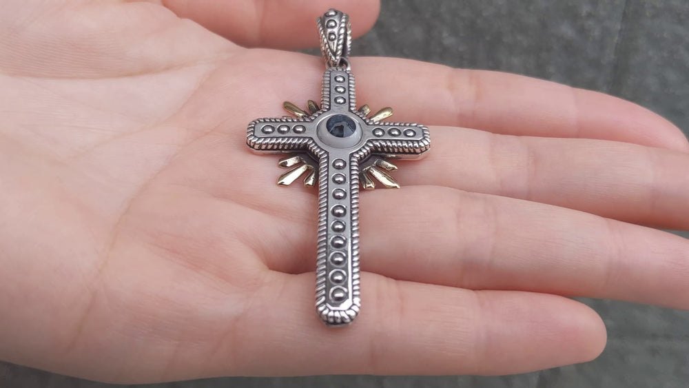 Evil-Eye-Kreuz-Anhänger Video: Vorder- und Rückseite