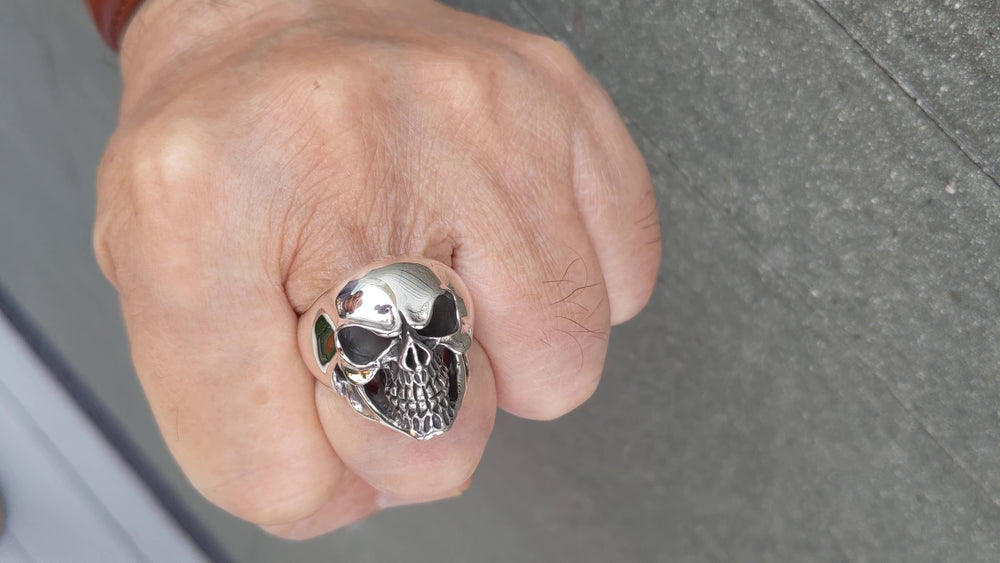 Lachender Totenkopf-Ring Video: Gesichts- und Seitendetails