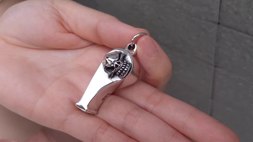 Totenkopf-Pfeifenanhänger Video: Skulptierte Seitenansichten