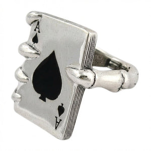 Anillo de as de picas y mano esquelética en plata de ley, lado opuesto del anillo