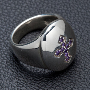 Anello in argento sterling con croce in CZ viola, profilo laterale