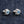Oorknoppen met blauwe oogbal en klauwen van sterling zilver. Beide blauwe oogballen zijn naar de toeschouwer gericht met zilveren klauwen die zich om hun randen buigen.
