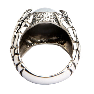 Ring i sterlingsilver med brun ögonglob och klor, undersidan av ögonglobsfattningen och silverskenan