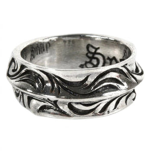 Bague anneau en argent massif à vagues sculptées — vue de côté