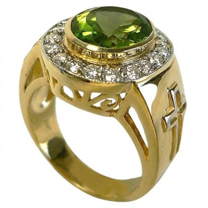 Förgylld biskopsring med peridot och kors, vinklad korsskuldra