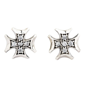 Boucles d'oreilles puces Croix de Fer en argent sterling et oxydes de zirconium transparents. Cinq pierres transparentes reposent au centre de chaque croix en argent évasée.