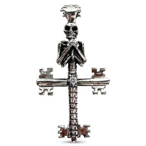 Colgante de llave y calavera de plata de ley con piedra transparente — vista frontal