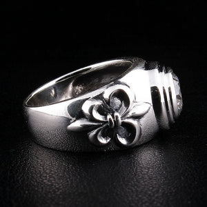 Clear Topaz Fleur-de-Lis Sterling Silver Ring. Left fleur profile.
