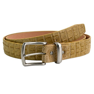 Cintura in pelle di coccodrillo hornback crema, cintura arrotolata e fibbia color argento vista da davanti a sinistra
