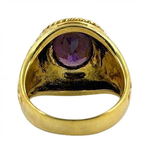 Vergoldeter Amethystring mit Kreuz und Rankenmuster, Ringschulter mit Kreuz