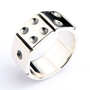 Bague bandeau dés en argent sterling, bague vue de trois quarts opposée