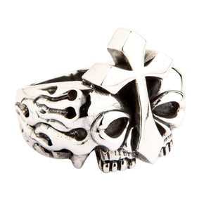 Bikerring aus Sterlingsilber mit doppeltem Totenkopf und Kreuz, der die Flammenschulter zeigt