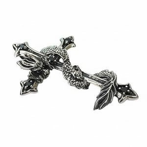 Pendentif croix dragon en argent sterling .925 avec oxyde de zirconium noir, détail des écailles de dragon