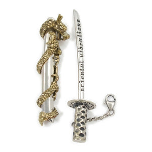 Colgante de espada katana con dragón en plata de ley .925, colgante completo vertical