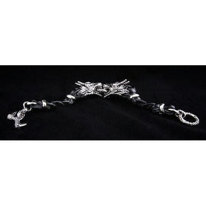 Lederarmband mit zwei Drachenköpfen aus Sterlingsilber, Armband aus anderem Blickwinkel