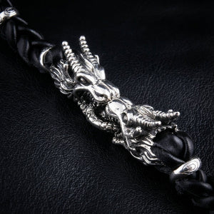 Lederarmband mit zwei Drachenköpfen aus Sterlingsilber, Armband-Seitendetail