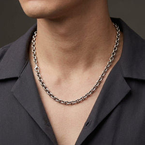 5mm Sterling Silver Rolo Chain Necklace, worn on the neck with collarbones, shoulders and upper chest visible
