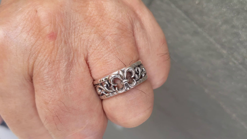 Video dell'Anello a Fascia Giglio: Motivo Attorno alla Fascia