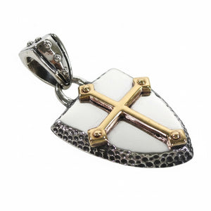 Colgante de escudo de plata de ley con cruz dorada — vista lateral