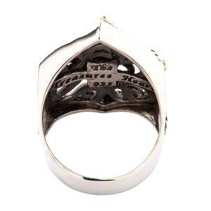 Anillo de escudo de plata de ley con crucifijo dorado — vista interior