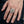Bague en argent massif avec fleur de lys dorée — au doigt