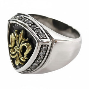Bague en argent massif avec fleur de lys dorée — vue de côté