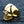 Anillo de calavera de latón bañado en oro de 14k, lado opuesto de la cara de calavera y banda curva sobre mezclilla