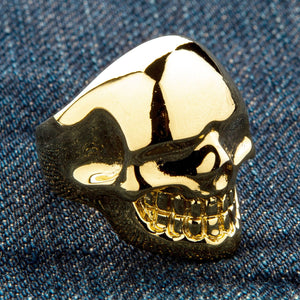 Anillo de calavera de latón bañado en oro de 14k, calavera bañada en oro en tres cuartos sobre mezclilla
