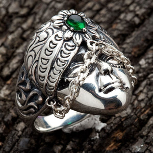 Green CZ Tribal Face Sterling Silver Ring. Tribal face oblique.