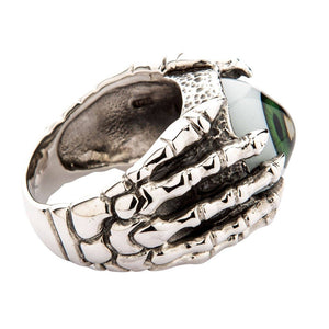 Drakkloring i sterlingsilver med grönt öga, detaljbild som visar silverstämpeln på ringskenan till den gotiska ringen med öga och klor
