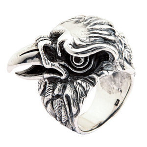 Anillo motero pesado de plata de ley con águila en actitud de gritar — detalle del pico y el ojo