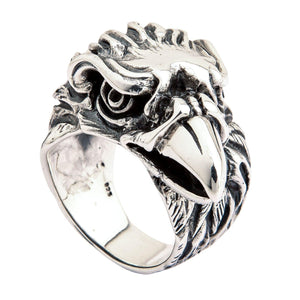Anillo motero pesado de plata de ley con águila en actitud de gritar — vista lateral