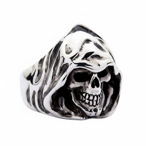Ring med Liemannen i huva i 925 sterlingsilver, sidovy av huvans veck