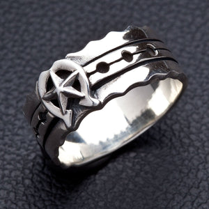 Anillo de banda de plata de ley con herradura y estrella — vista del lado opuesto