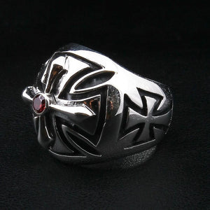 Bague croix de fer en argent sterling et grenat, côté opposé de la bague