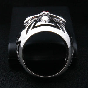 Bague croix de fer en argent sterling et grenat, profil latéral de la bague