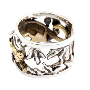 Justerbar ring i sterlingsølv med japansk gulltiger, detaljert visning av det åpne bånddesignet på sølvtiger-ringen, som viser den justerbare størrelsen