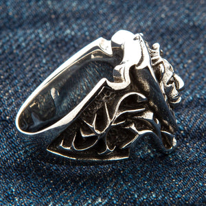 Anillo de plata esterlina con león y escudo de caballero, contraste en el interior del aro