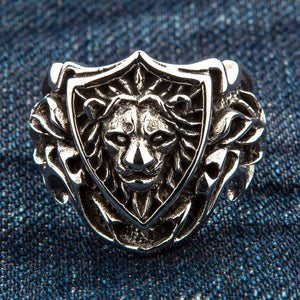 Anillo de plata esterlina con león y escudo de caballero, perfil lateral del anillo