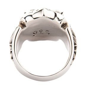 Anillo de plata esterlina con león y escudo de caballero, anillo en vista de tres cuartos a la derecha