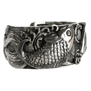 Koi-Fisch Armspange aus .925 Sterlingsilber, Schuppen-Schrägansicht