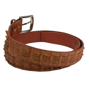 Ceinture marron clair en cuir de dos de crocodile — vue en contre-plongée