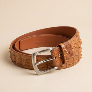 Ceinture marron clair en cuir de dos de crocodile — vue en biais