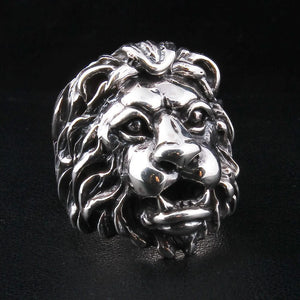 Anillo llamativo de cabeza de león de plata de ley — vista frontal