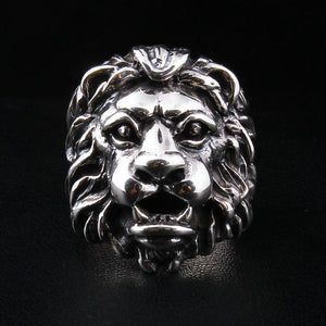 Anillo llamativo de cabeza de león de plata de ley — vista frontal