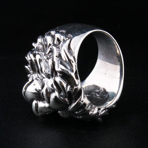 Anillo llamativo de cabeza de león de plata de ley — vista del lado opuesto