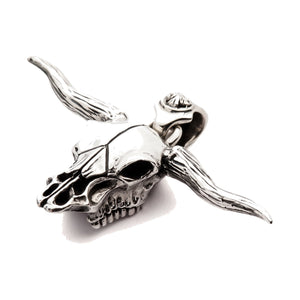 Dije de calavera de toro longhorn en plata de ley 925, vista baja en tres cuartos de la calavera y los cuernos