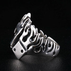 Anillo biker Lucky 7 con dados y llamas en plata esterlina, lado opuesto del anillo