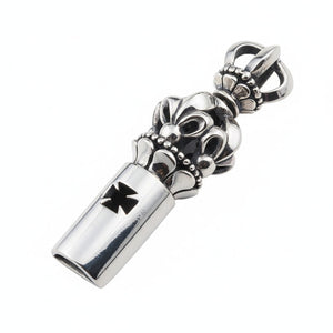 Pendentif sifflet croix à couronne médiévale en argent sterling, sifflet croix à couronne de face en biais